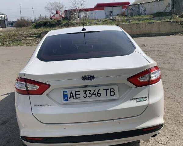 Білий Форд Фьюжен, об'ємом двигуна 1.5 л та пробігом 135 тис. км за 10500 $, фото 4 на Automoto.ua