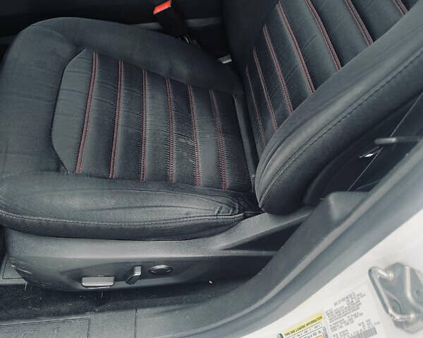 Білий Форд Фьюжен, об'ємом двигуна 2 л та пробігом 109 тис. км за 8950 $, фото 7 на Automoto.ua