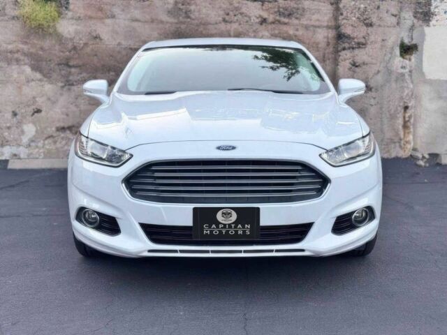 Білий Форд Фьюжен, об'ємом двигуна 2 л та пробігом 123 тис. км за 8000 $, фото 1 на Automoto.ua