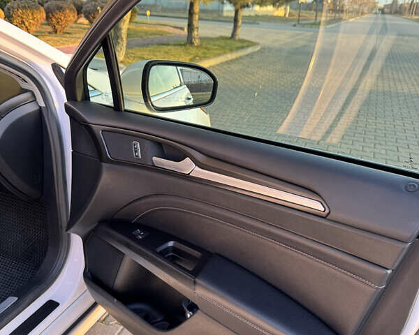 Белый Форд Фьюжн, объемом двигателя 2 л и пробегом 179 тыс. км за 18499 $, фото 22 на Automoto.ua