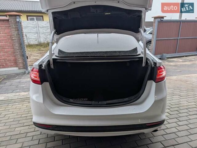 Белый Форд Фьюжн, объемом двигателя 1.5 л и пробегом 135 тыс. км за 8500 $, фото 5 на Automoto.ua