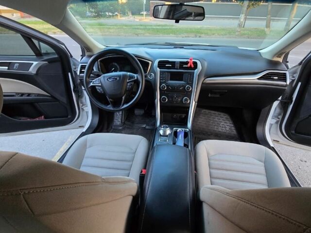 Белый Форд Фьюжн, объемом двигателя 2.5 л и пробегом 145 тыс. км за 11000 $, фото 5 на Automoto.ua