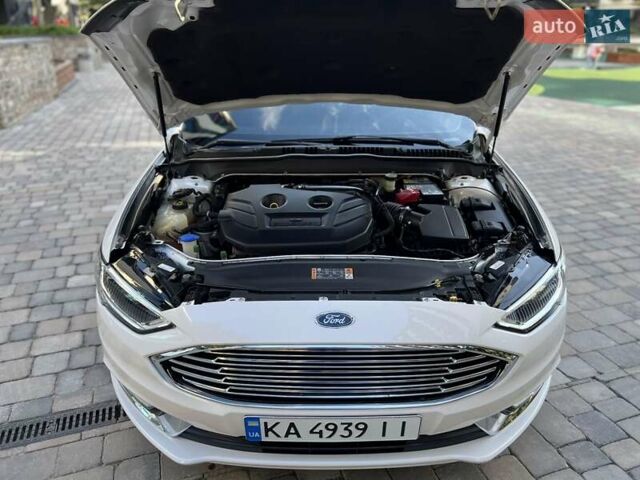 Білий Форд Фьюжен, об'ємом двигуна 2 л та пробігом 128 тис. км за 19000 $, фото 38 на Automoto.ua