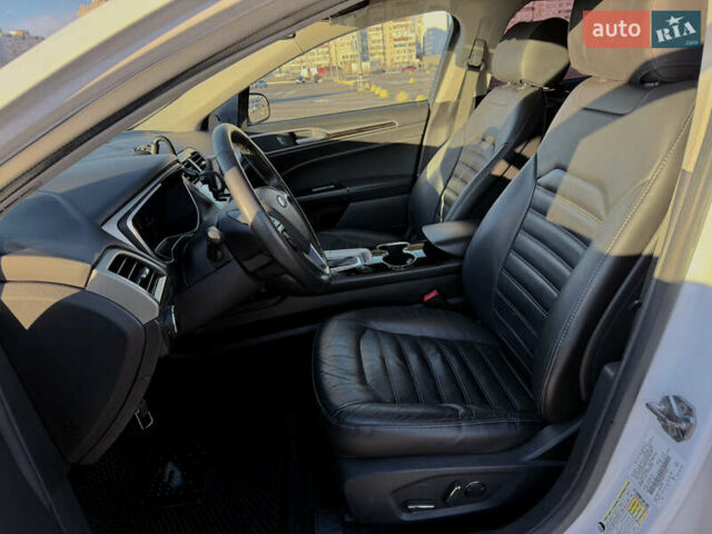 Белый Форд Фьюжн, объемом двигателя 2 л и пробегом 164 тыс. км за 13500 $, фото 12 на Automoto.ua