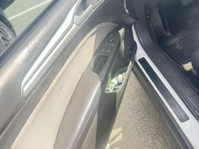 Белый Форд Фьюжн, объемом двигателя 2.5 л и пробегом 190 тыс. км за 9500 $, фото 13 на Automoto.ua