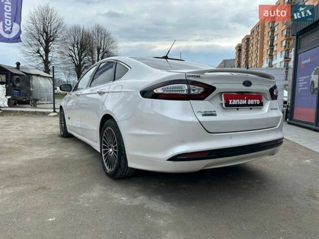 Белый Форд Фьюжн, объемом двигателя 2 л и пробегом 128 тыс. км за 14000 $, фото 6 на Automoto.ua