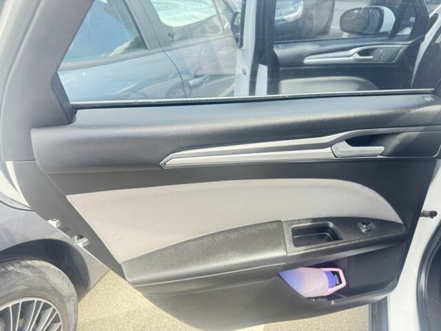 Белый Форд Фьюжн, объемом двигателя 2.5 л и пробегом 190 тыс. км за 9500 $, фото 8 на Automoto.ua