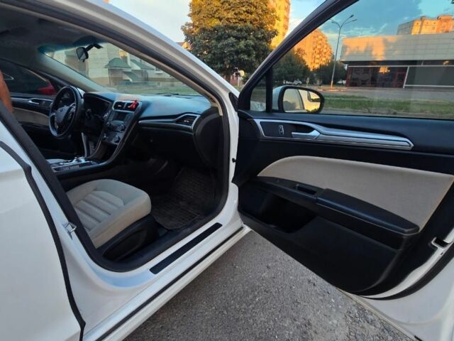 Белый Форд Фьюжн, объемом двигателя 2.5 л и пробегом 145 тыс. км за 11000 $, фото 4 на Automoto.ua