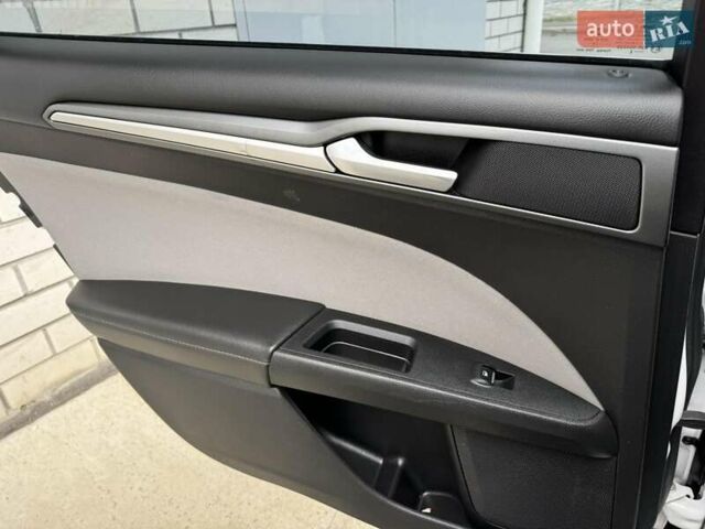 Белый Форд Фьюжн, объемом двигателя 2.4 л и пробегом 190 тыс. км за 10500 $, фото 10 на Automoto.ua