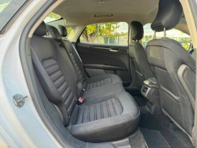 Білий Форд Фьюжен, об'ємом двигуна 2 л та пробігом 77 тис. км за 6200 $, фото 10 на Automoto.ua