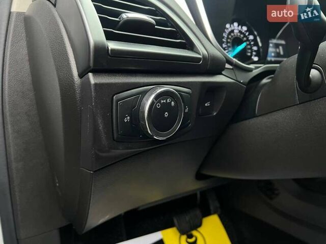 Білий Форд Фьюжен, об'ємом двигуна 2.49 л та пробігом 151 тис. км за 11200 $, фото 17 на Automoto.ua