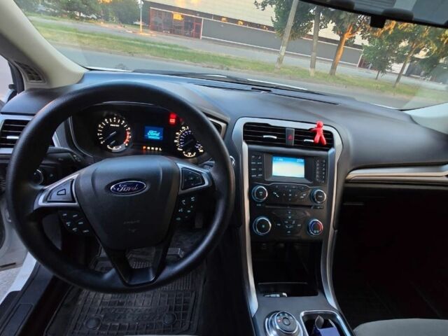 Белый Форд Фьюжн, объемом двигателя 2.5 л и пробегом 145 тыс. км за 11000 $, фото 7 на Automoto.ua