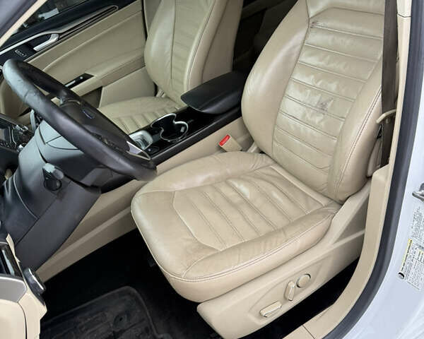Білий Форд Фьюжен, об'ємом двигуна 2 л та пробігом 352 тис. км за 9800 $, фото 14 на Automoto.ua