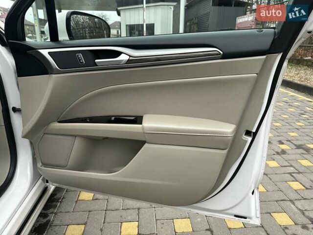 Белый Форд Фьюжн, объемом двигателя 2 л и пробегом 260 тыс. км за 13400 $, фото 28 на Automoto.ua