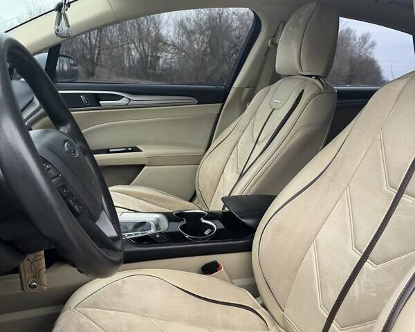 Білий Форд Фьюжен, об'ємом двигуна 2.49 л та пробігом 198 тис. км за 12500 $, фото 5 на Automoto.ua