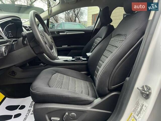 Білий Форд Фьюжен, об'ємом двигуна 2.49 л та пробігом 151 тис. км за 11200 $, фото 9 на Automoto.ua