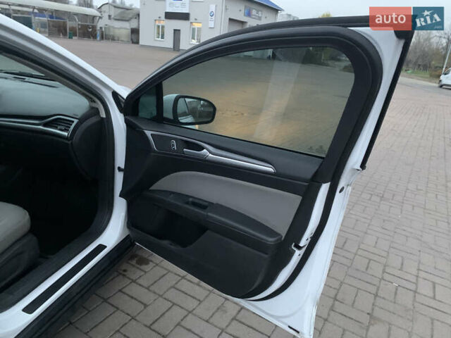 Белый Форд Фьюжн, объемом двигателя 2.5 л и пробегом 160 тыс. км за 10200 $, фото 15 на Automoto.ua