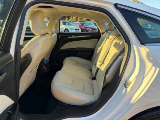 Белый Форд Фьюжн, объемом двигателя 2 л и пробегом 70 тыс. км за 9500 $, фото 11 на Automoto.ua