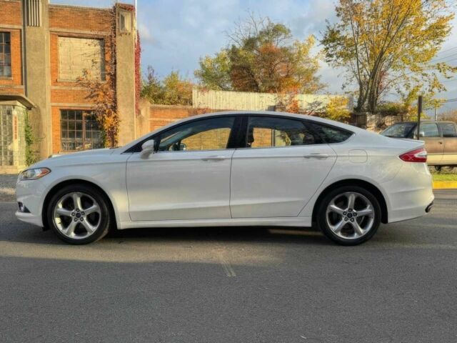 Білий Форд Фьюжен, об'ємом двигуна 2 л та пробігом 77 тис. км за 6200 $, фото 4 на Automoto.ua