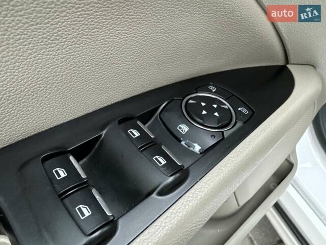 Белый Форд Фьюжн, объемом двигателя 2 л и пробегом 260 тыс. км за 13400 $, фото 18 на Automoto.ua