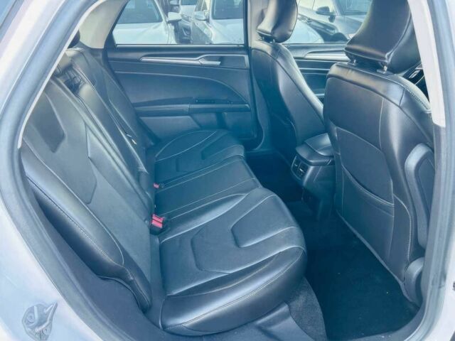 Білий Форд Фьюжен, об'ємом двигуна 2 л та пробігом 78 тис. км за 8800 $, фото 10 на Automoto.ua