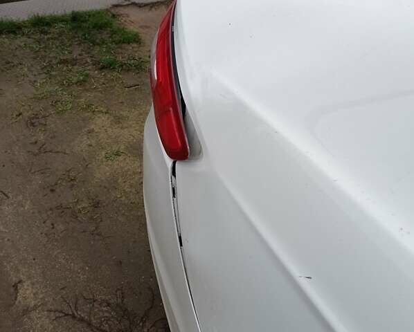 Білий Форд Фьюжен, об'ємом двигуна 2.49 л та пробігом 167 тис. км за 10900 $, фото 6 на Automoto.ua