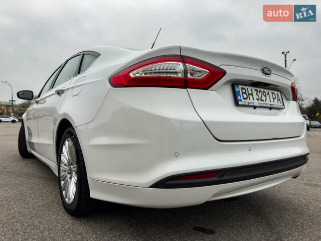 Белый Форд Фьюжн, объемом двигателя 2 л и пробегом 194 тыс. км за 13500 $, фото 9 на Automoto.ua