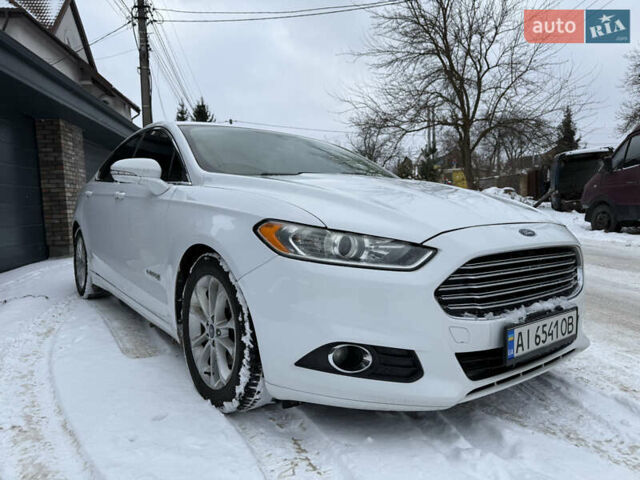 Білий Форд Фьюжен, об'ємом двигуна 2 л та пробігом 352 тис. км за 9800 $, фото 2 на Automoto.ua