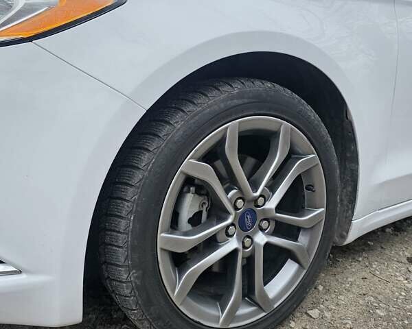 Білий Форд Фьюжен, об'ємом двигуна 2.49 л та пробігом 65 тис. км за 15500 $, фото 10 на Automoto.ua