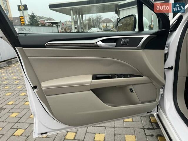 Белый Форд Фьюжн, объемом двигателя 2 л и пробегом 260 тыс. км за 13400 $, фото 15 на Automoto.ua