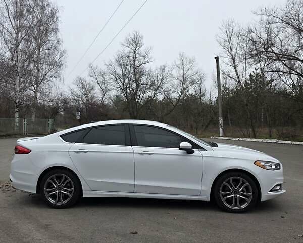 Білий Форд Фьюжен, об'ємом двигуна 2.49 л та пробігом 65 тис. км за 15500 $, фото 7 на Automoto.ua