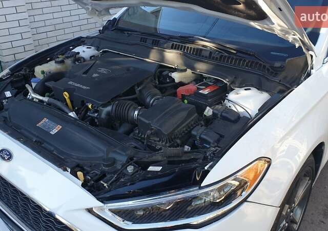 Білий Форд Фьюжен, об'ємом двигуна 2.69 л та пробігом 60 тис. км за 15200 $, фото 4 на Automoto.ua