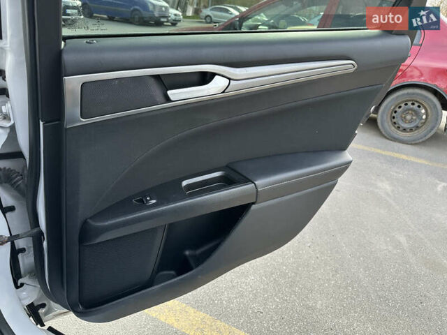 Белый Форд Фьюжн, объемом двигателя 2.49 л и пробегом 128 тыс. км за 11500 $, фото 18 на Automoto.ua