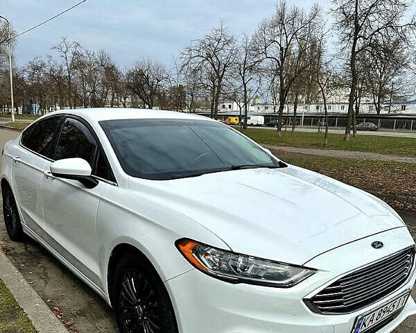 Белый Форд Фьюжн, объемом двигателя 2.49 л и пробегом 95 тыс. км за 12000 $, фото 1 на Automoto.ua