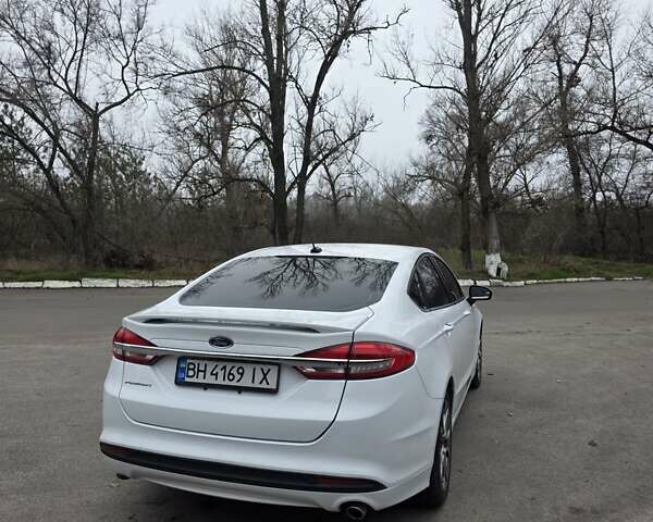 Білий Форд Фьюжен, об'ємом двигуна 2.49 л та пробігом 65 тис. км за 15500 $, фото 5 на Automoto.ua