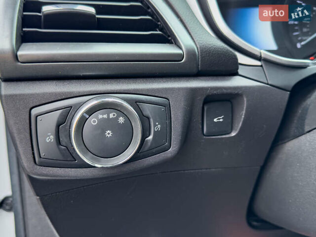 Белый Форд Фьюжн, объемом двигателя 2 л и пробегом 194 тыс. км за 13500 $, фото 31 на Automoto.ua