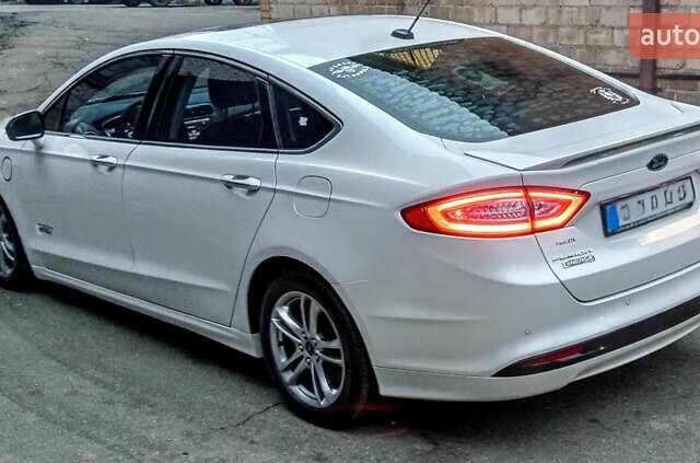 Белый Форд Фьюжн, объемом двигателя 2.5 л и пробегом 176 тыс. км за 13920 $, фото 3 на Automoto.ua