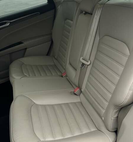 Білий Форд Фьюжен, об'ємом двигуна 2 л та пробігом 126 тис. км за 12000 $, фото 25 на Automoto.ua