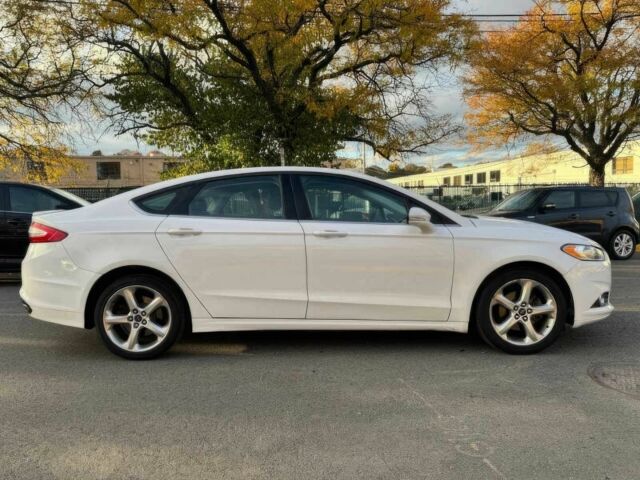 Білий Форд Фьюжен, об'ємом двигуна 2 л та пробігом 77 тис. км за 6200 $, фото 3 на Automoto.ua