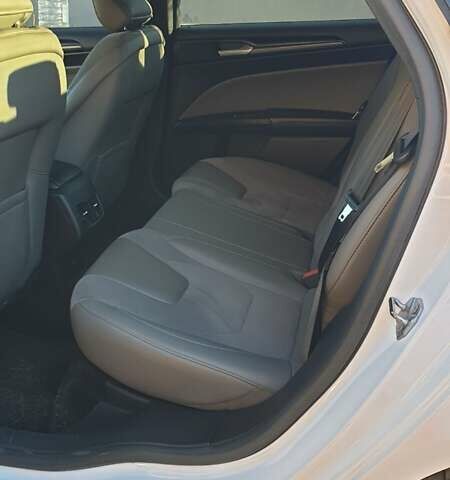 Білий Форд Фьюжен, об'ємом двигуна 2.69 л та пробігом 60 тис. км за 15200 $, фото 11 на Automoto.ua