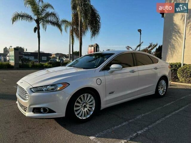 Белый Форд Фьюжн, объемом двигателя 2 л и пробегом 188 тыс. км за 2900 $, фото 4 на Automoto.ua