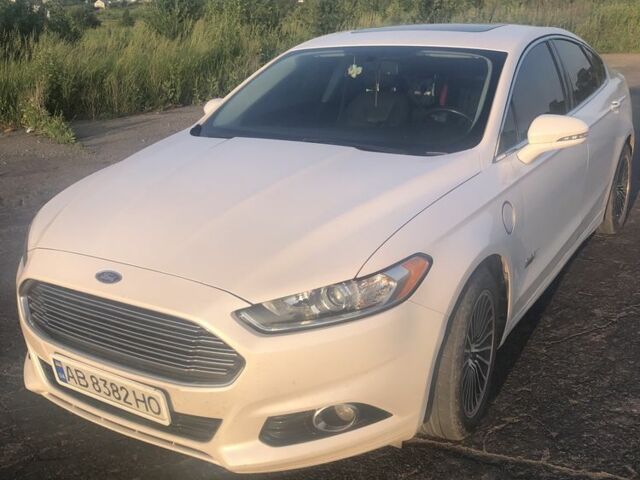 Білий Форд Фьюжен, об'ємом двигуна 2 л та пробігом 125 тис. км за 14000 $, фото 1 на Automoto.ua