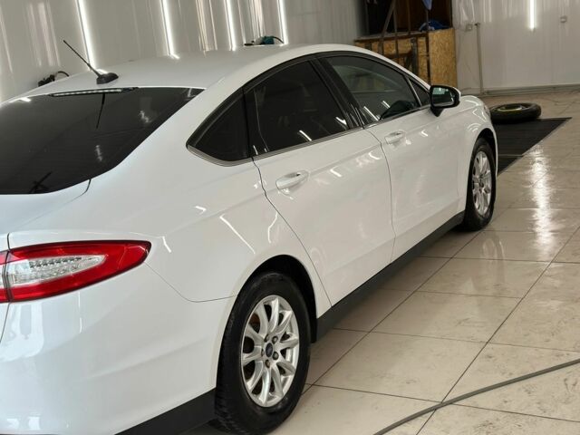 Белый Форд Фьюжн, объемом двигателя 2.5 л и пробегом 180 тыс. км за 9800 $, фото 2 на Automoto.ua