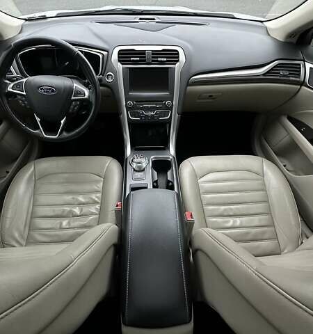 Білий Форд Фьюжен, об'ємом двигуна 2 л та пробігом 126 тис. км за 12000 $, фото 23 на Automoto.ua