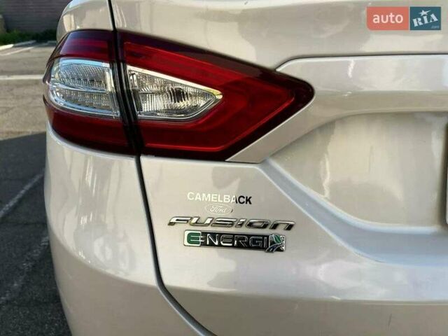 Белый Форд Фьюжн, объемом двигателя 2 л и пробегом 188 тыс. км за 2900 $, фото 9 на Automoto.ua
