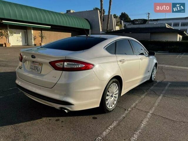 Белый Форд Фьюжн, объемом двигателя 2 л и пробегом 188 тыс. км за 2900 $, фото 10 на Automoto.ua
