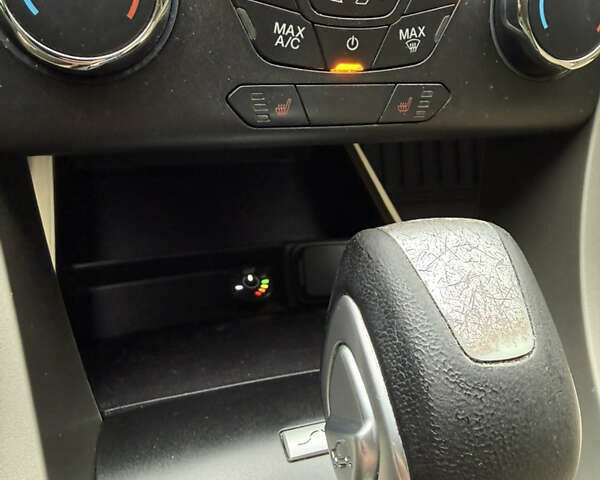 Білий Форд Фьюжен, об'ємом двигуна 2 л та пробігом 352 тис. км за 9800 $, фото 25 на Automoto.ua