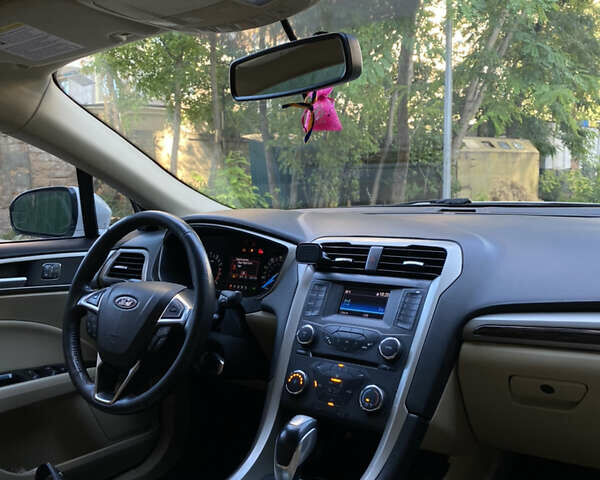 Форд Фьюжн 2016 в Одессе на Automoto.ua Белый Форд Фьюжн, объемом двигателя 1.5 л и пробегом 150 тыс. км за 10000 $, фото 2 на Automoto.ua