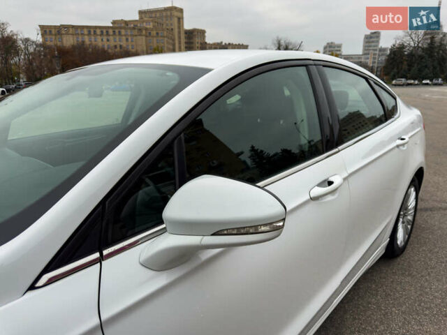 Белый Форд Фьюжн, объемом двигателя 2 л и пробегом 194 тыс. км за 13500 $, фото 6 на Automoto.ua