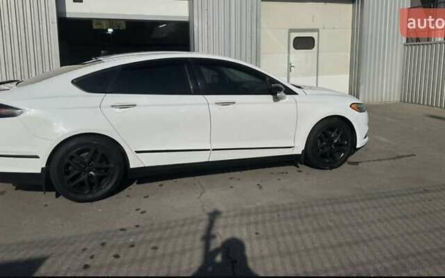 Білий Форд Фьюжен, об'ємом двигуна 2.5 л та пробігом 150 тис. км за 9500 $, фото 1 на Automoto.ua